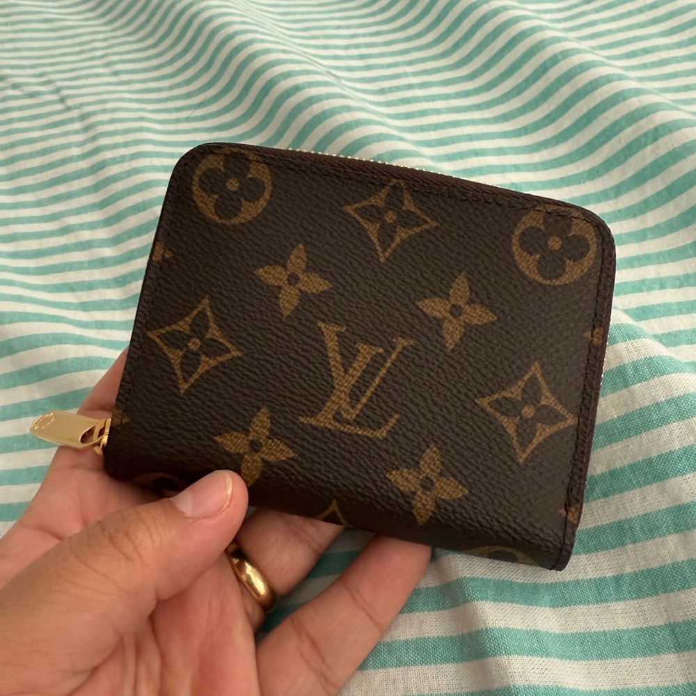 Louis Vuitton Monogram Zippy Wallet